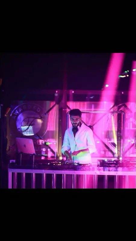 DJ A330 – Press photo 1