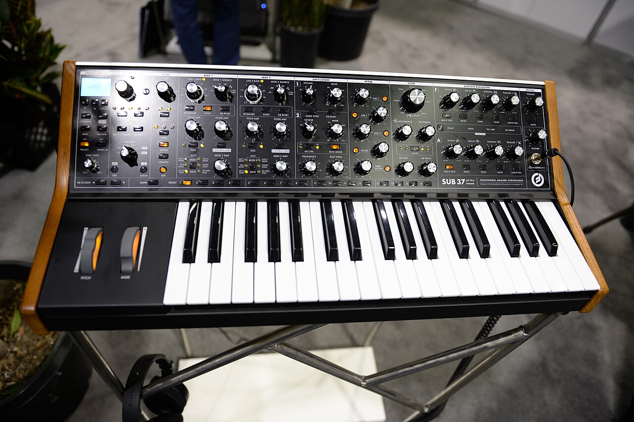 Moog Subsequent 37: Der analoge Duophon-Synth für Bass und Leads